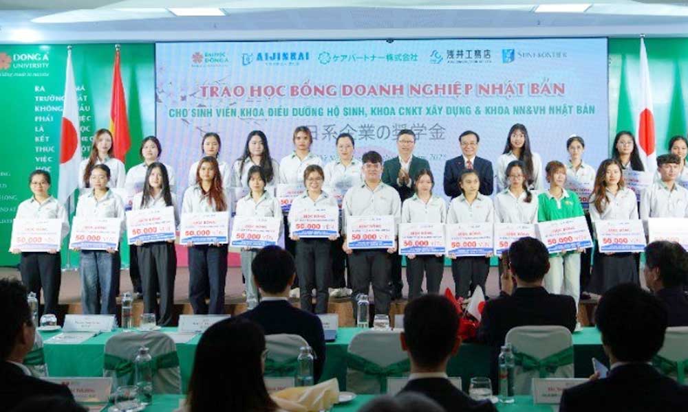 Japanese enterprises award over 340 million VND in scholarships to Da Nang students